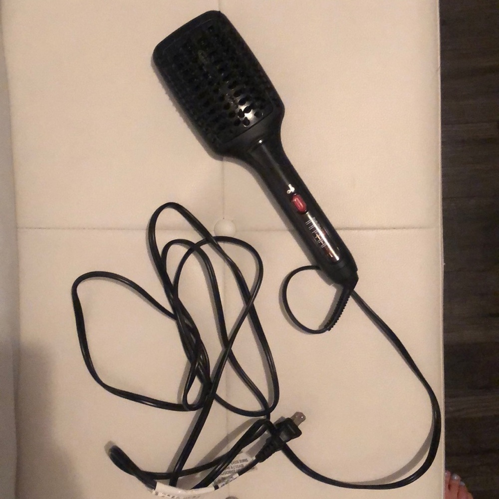 Straightening brush